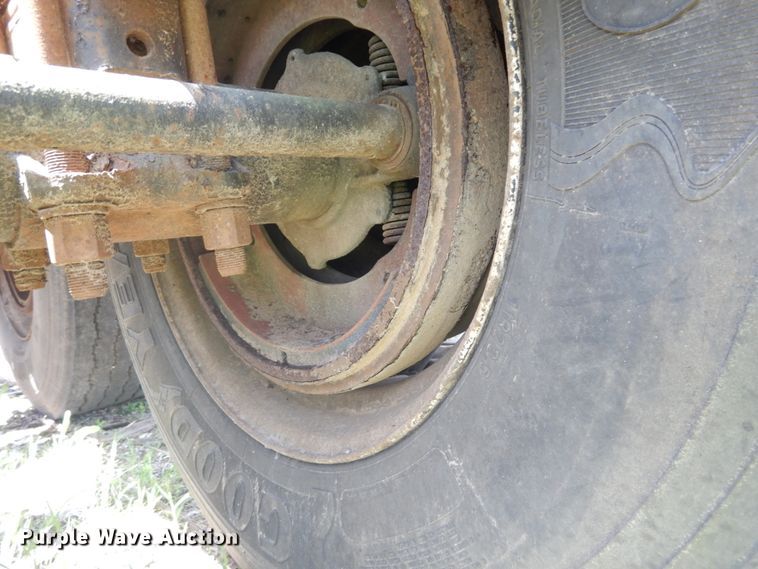 image for item IQ9513 1998 log trailer