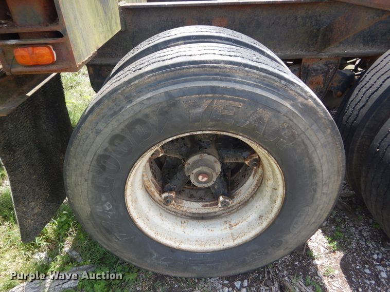 image for item IQ9513 1998 log trailer