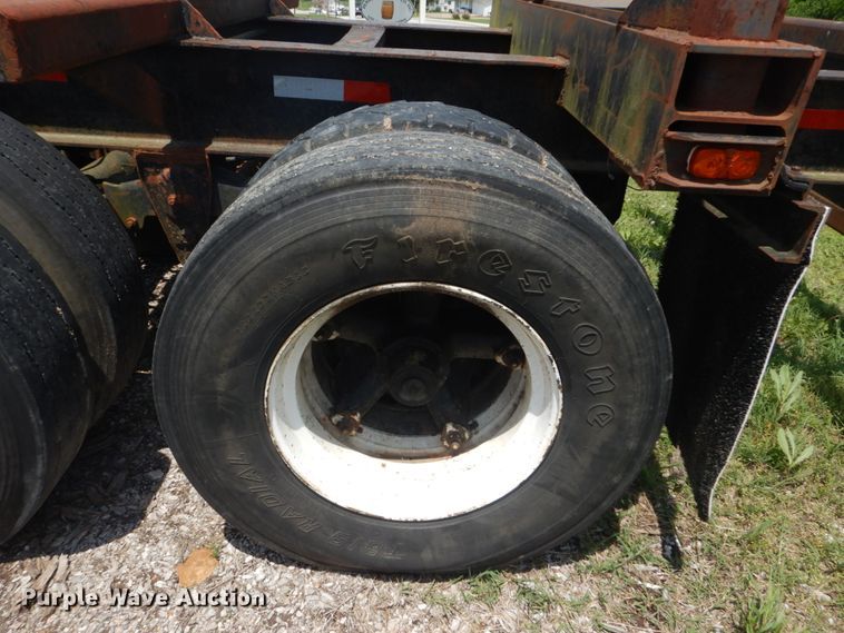 image for item IQ9513 1998 log trailer