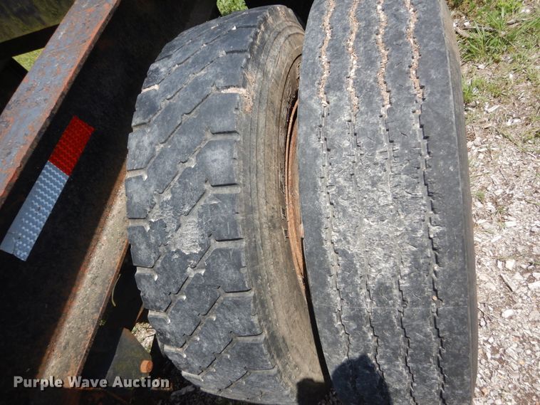 image for item IQ9513 1998 log trailer