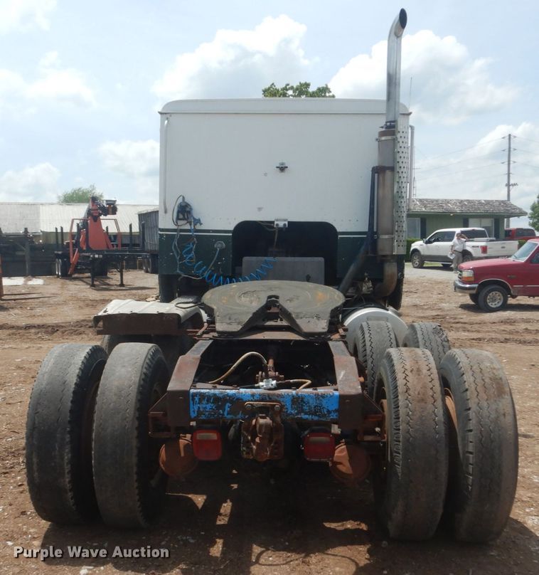 image for item IQ9514 1982 International CO-9670 XL Series  semi truck