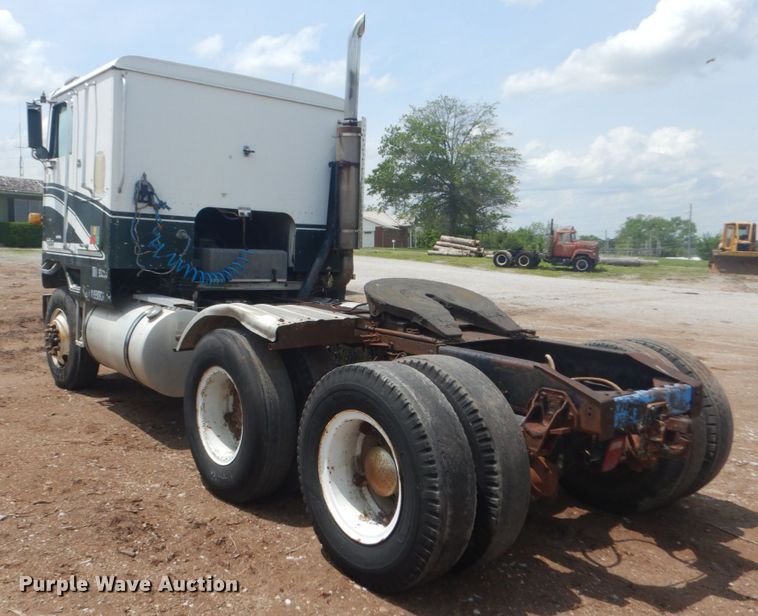 image for item IQ9514 1982 International CO-9670 XL Series  semi truck