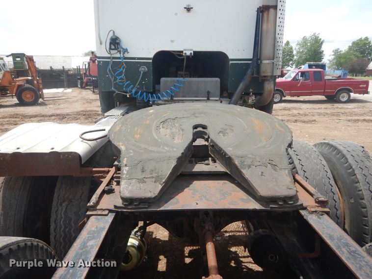 image for item IQ9514 1982 International CO-9670 XL Series  semi truck