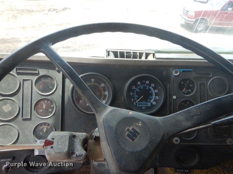 image for item IQ9514 1982 International CO-9670 XL Series  semi truck