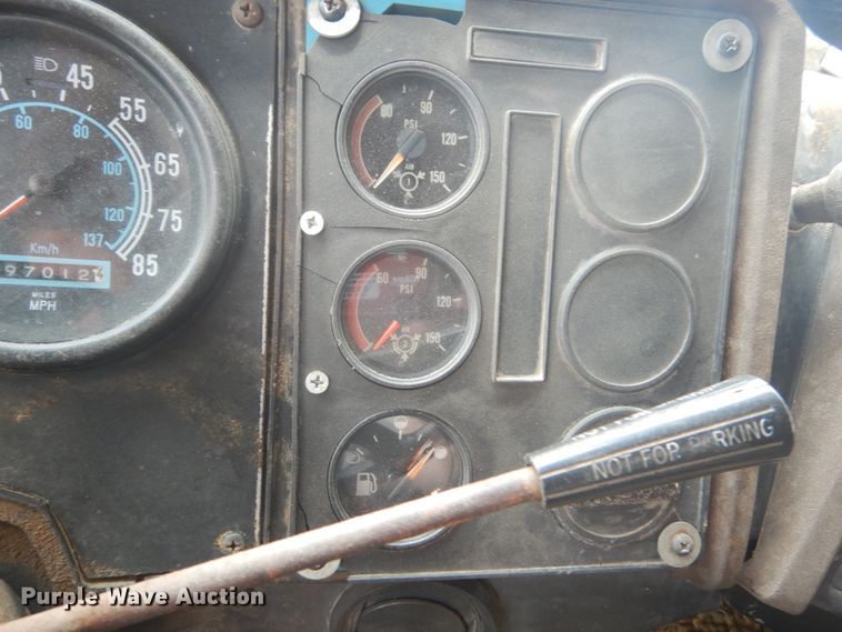 image for item IQ9514 1982 International CO-9670 XL Series  semi truck