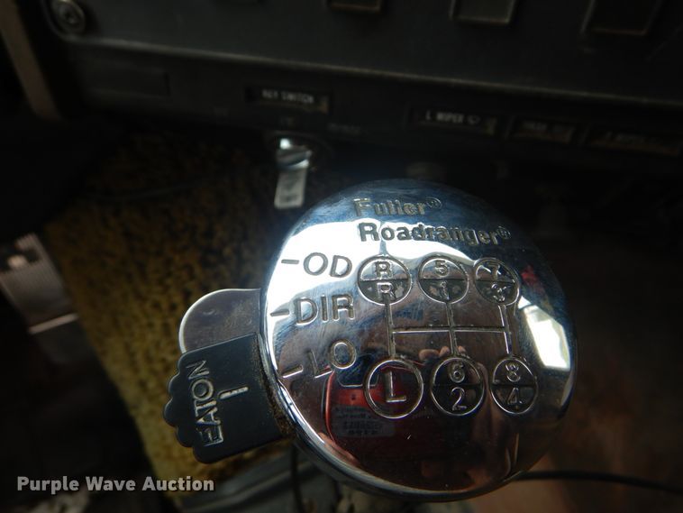 image for item IQ9514 1982 International CO-9670 XL Series  semi truck