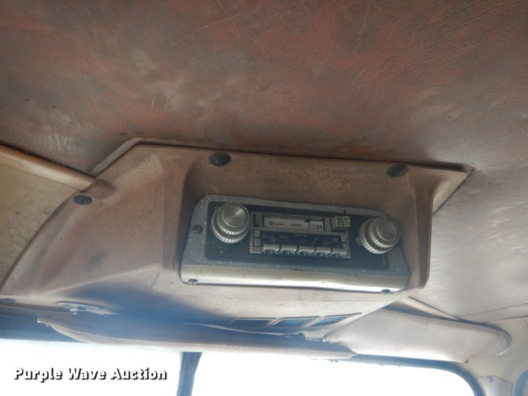 image for item IQ9514 1982 International CO-9670 XL Series  semi truck