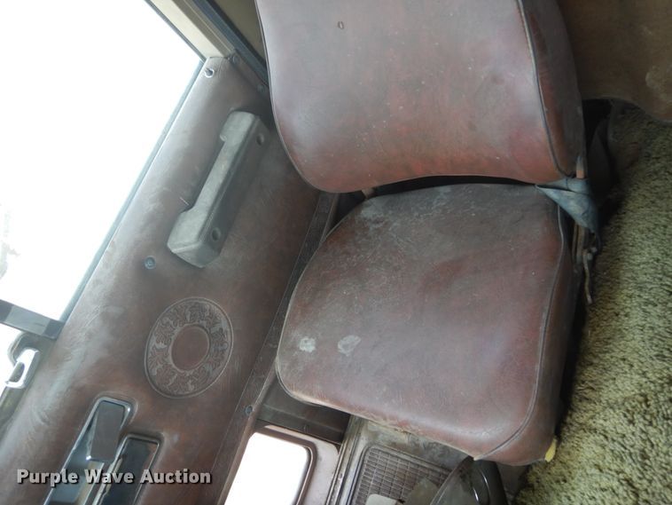 image for item IQ9514 1982 International CO-9670 XL Series  semi truck