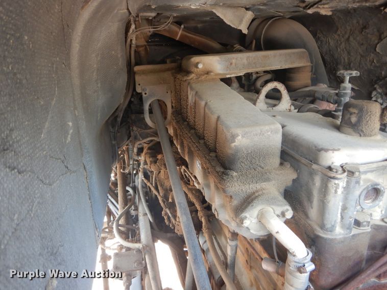 image for item IQ9514 1982 International CO-9670 XL Series  semi truck