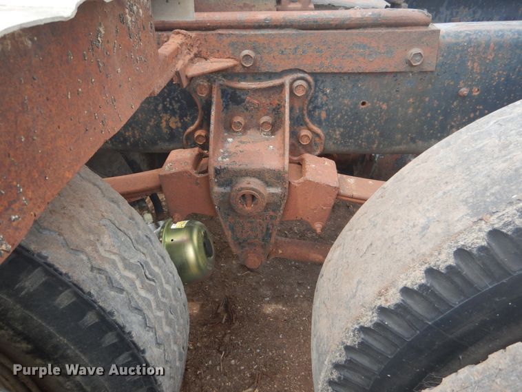 image for item IQ9514 1982 International CO-9670 XL Series  semi truck