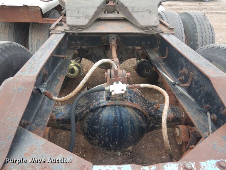 image for item IQ9514 1982 International CO-9670 XL Series  semi truck