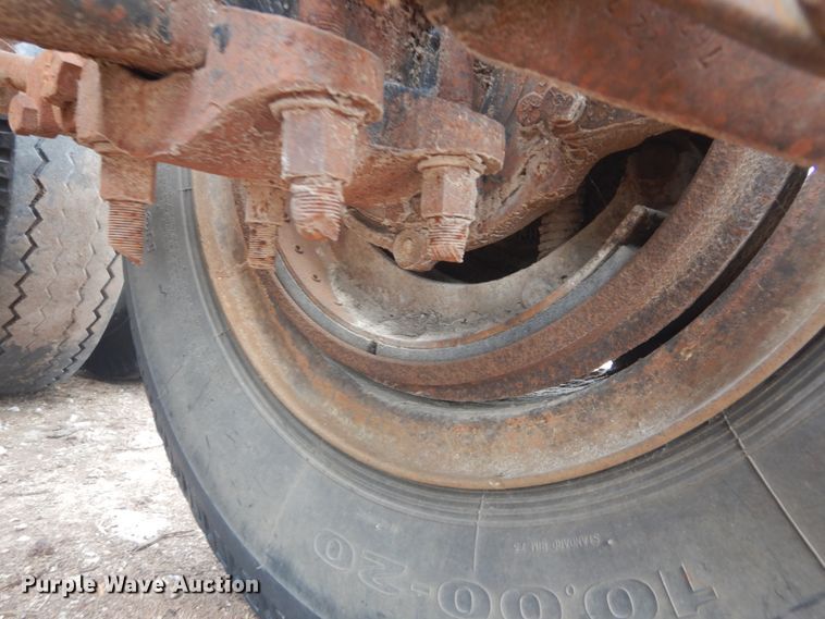 image for item IQ9514 1982 International CO-9670 XL Series  semi truck