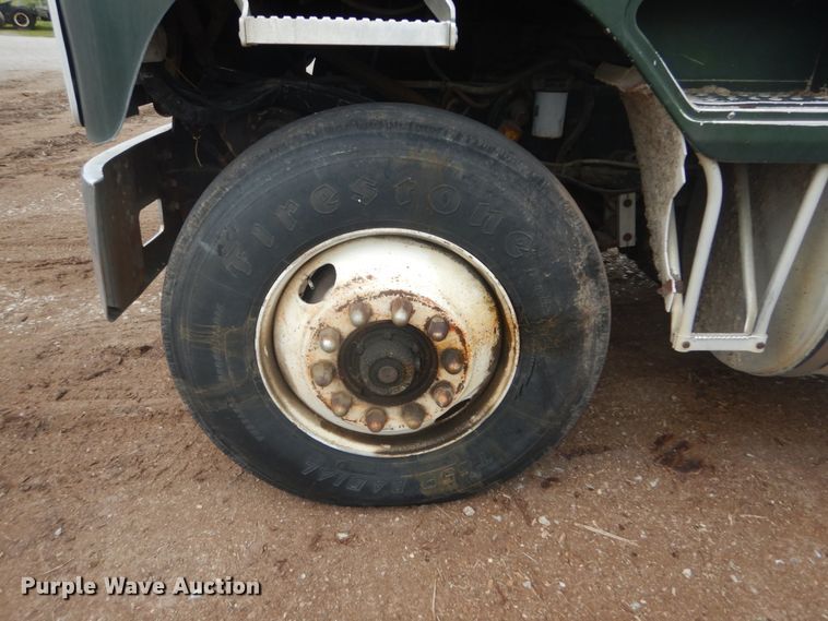 image for item IQ9514 1982 International CO-9670 XL Series  semi truck