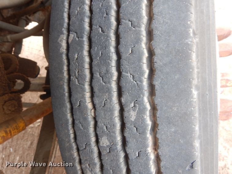 image for item IQ9514 1982 International CO-9670 XL Series  semi truck