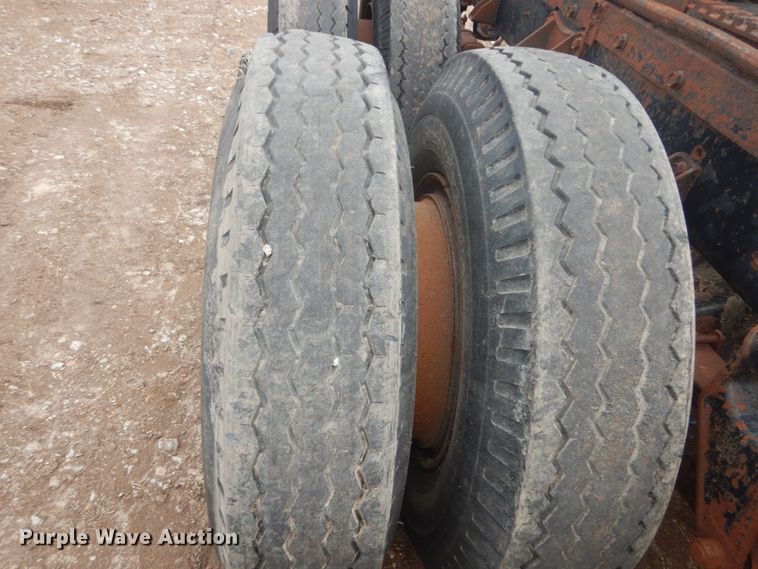 image for item IQ9514 1982 International CO-9670 XL Series  semi truck