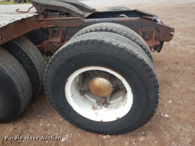 image for item IQ9514 1982 International CO-9670 XL Series  semi truck