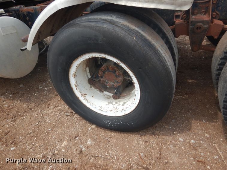 image for item IQ9514 1982 International CO-9670 XL Series  semi truck