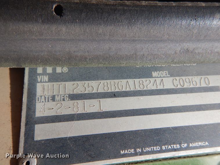 image for item IQ9514 1982 International CO-9670 XL Series  semi truck