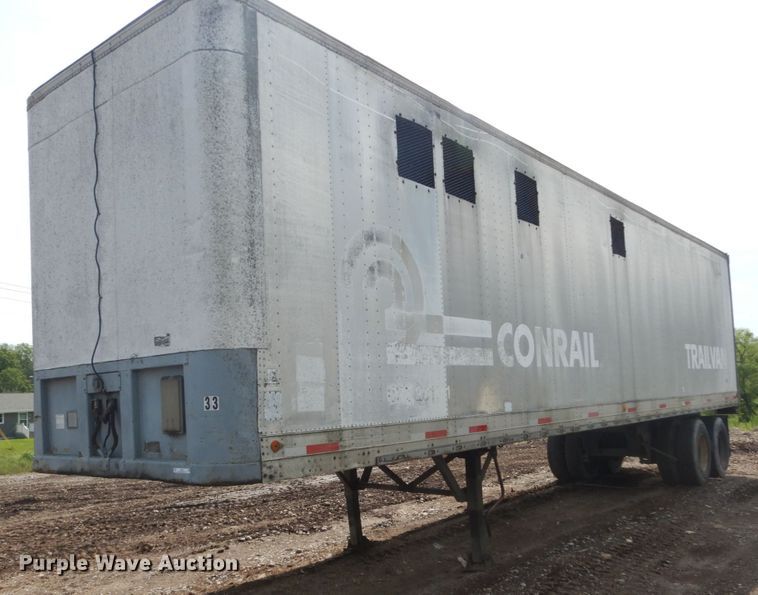 image for item IQ9517 1977 Fruehauf FB-79-F2-40  dry van trailer