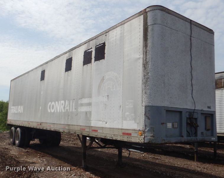 image for item IQ9517 1977 Fruehauf FB-79-F2-40  dry van trailer