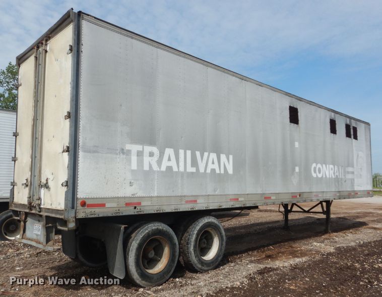 image for item IQ9517 1977 Fruehauf FB-79-F2-40  dry van trailer
