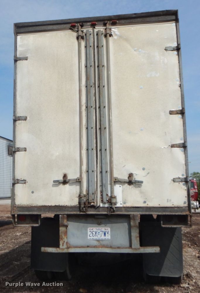 image for item IQ9517 1977 Fruehauf FB-79-F2-40  dry van trailer