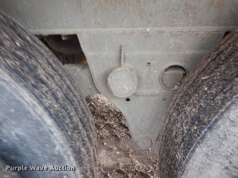 image for item IQ9517 1977 Fruehauf FB-79-F2-40  dry van trailer