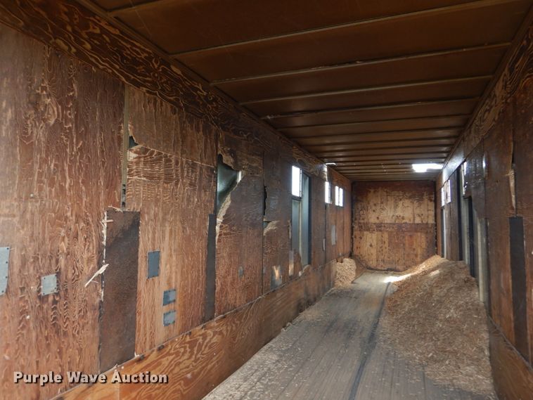 image for item IQ9517 1977 Fruehauf FB-79-F2-40  dry van trailer