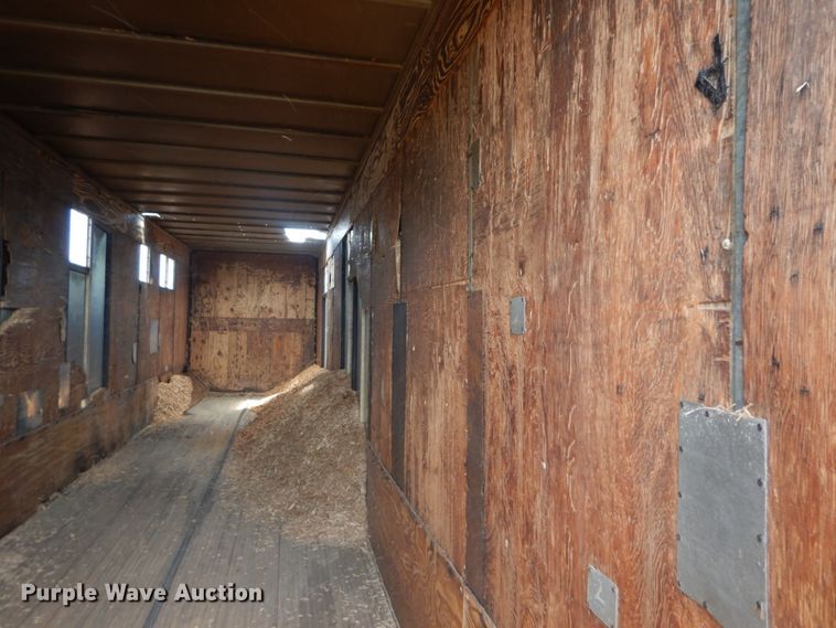 image for item IQ9517 1977 Fruehauf FB-79-F2-40  dry van trailer