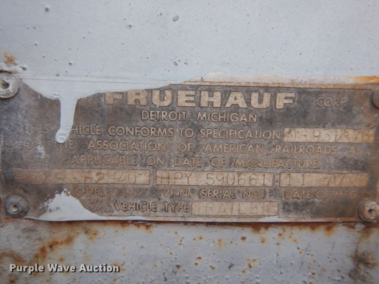 image for item IQ9517 1977 Fruehauf FB-79-F2-40  dry van trailer