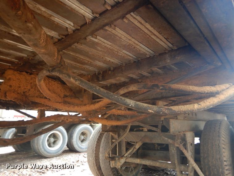 image for item IQ9520 1975 Fruehauf JG3-F2-40  walking floor trailer