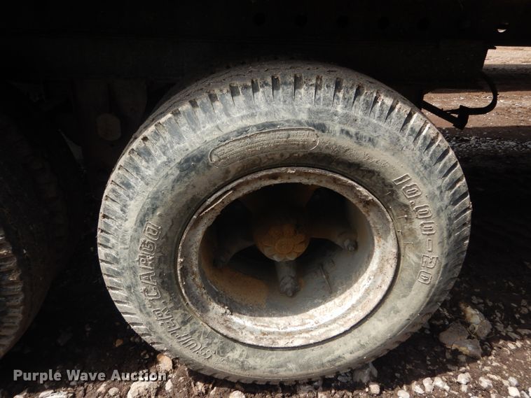 image for item IQ9520 1975 Fruehauf JG3-F2-40  walking floor trailer