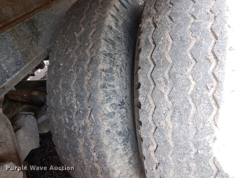 image for item IQ9520 1975 Fruehauf JG3-F2-40  walking floor trailer