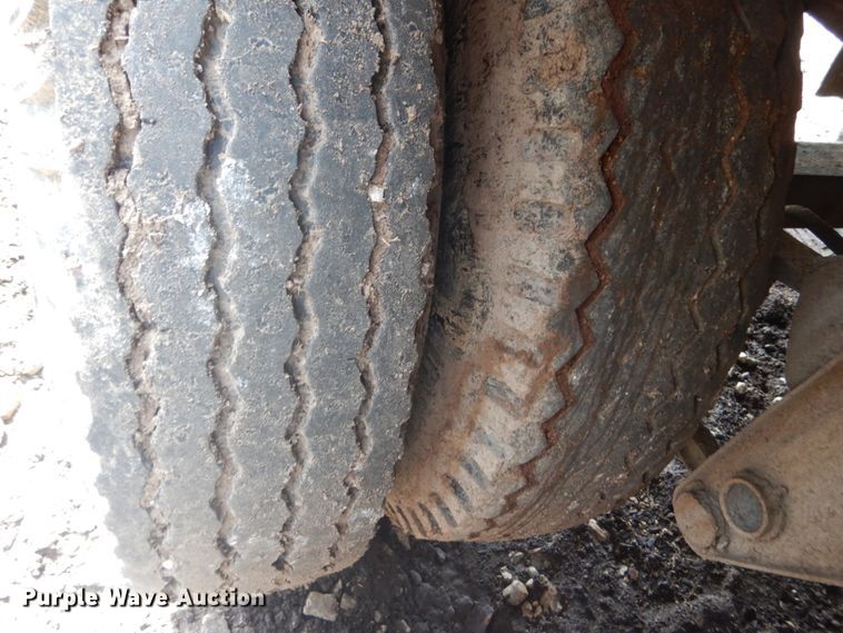 image for item IQ9520 1975 Fruehauf JG3-F2-40  walking floor trailer