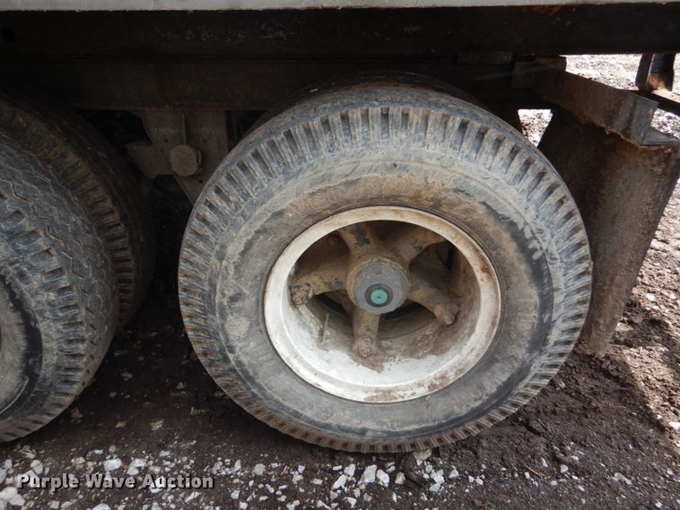 image for item IQ9520 1975 Fruehauf JG3-F2-40  walking floor trailer