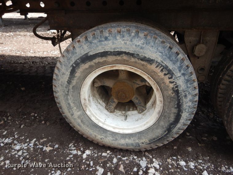 image for item IQ9520 1975 Fruehauf JG3-F2-40  walking floor trailer