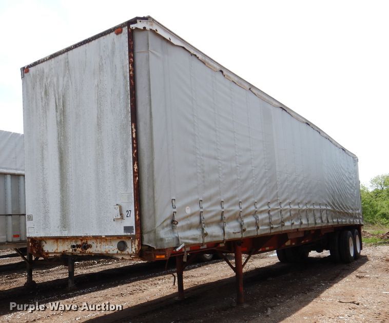 image for item IQ9521 1983 Utility FS2CH  side curtain trailer