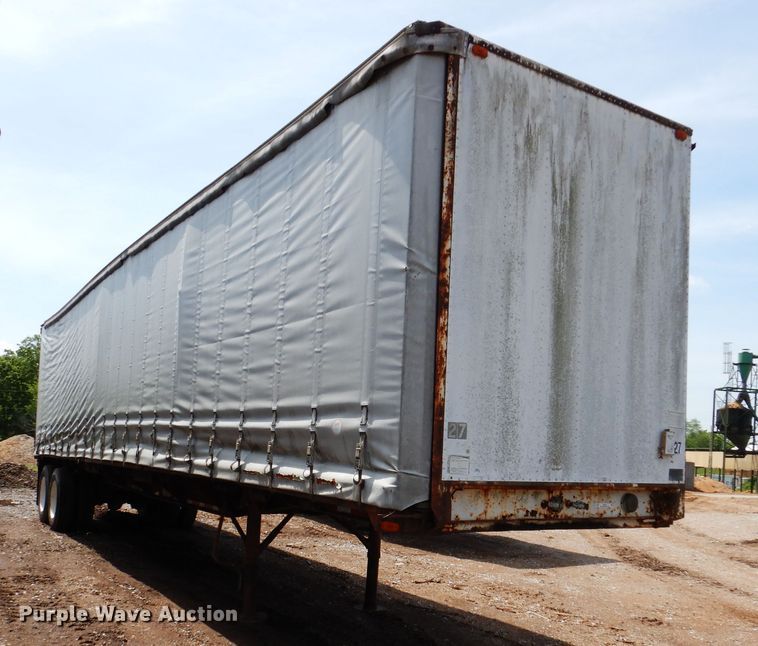 image for item IQ9521 1983 Utility FS2CH  side curtain trailer