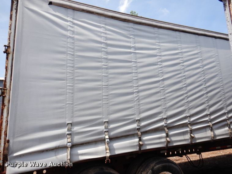 image for item IQ9521 1983 Utility FS2CH  side curtain trailer