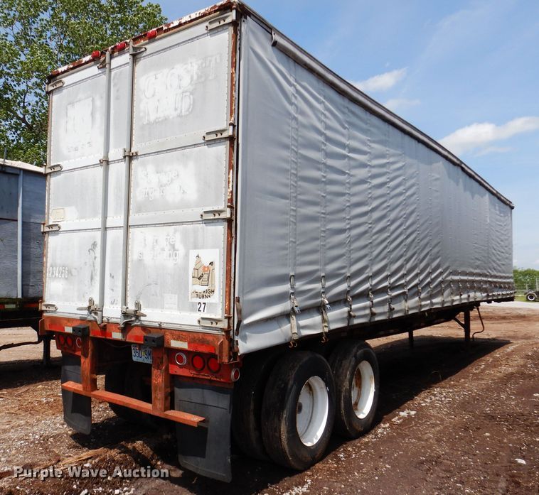 image for item IQ9521 1983 Utility FS2CH  side curtain trailer