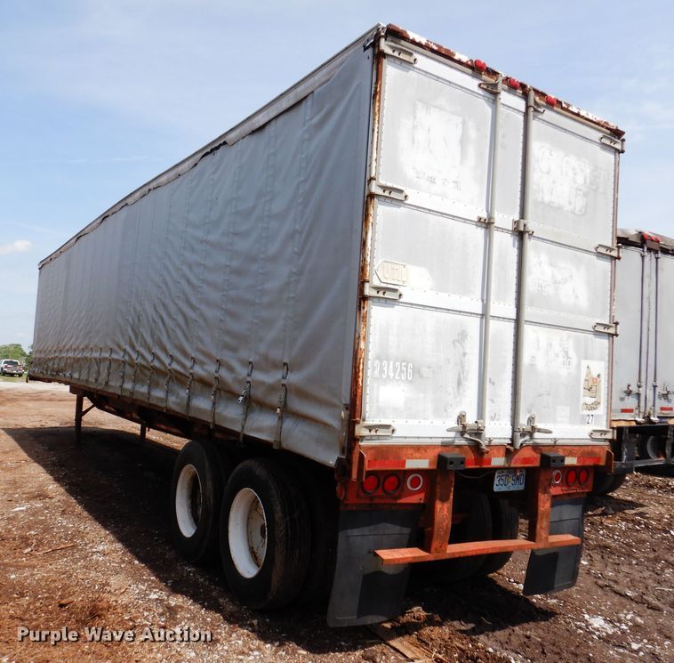 image for item IQ9521 1983 Utility FS2CH  side curtain trailer