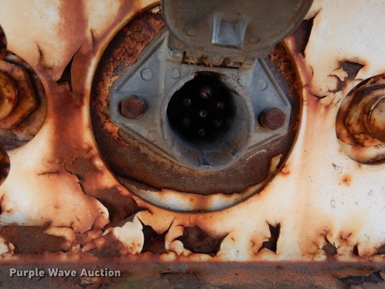 image for item IQ9521 1983 Utility FS2CH  side curtain trailer