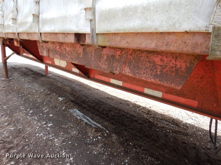 image for item IQ9521 1983 Utility FS2CH  side curtain trailer