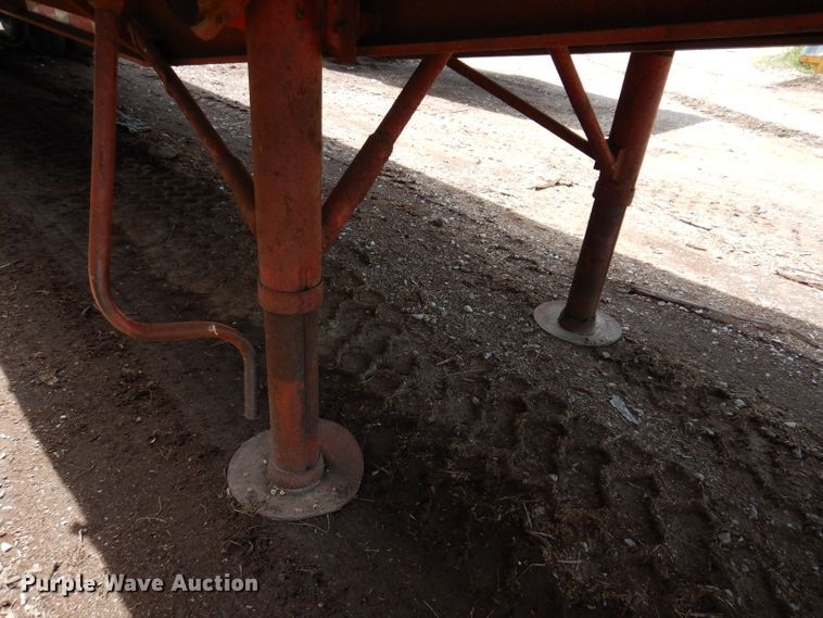 image for item IQ9521 1983 Utility FS2CH  side curtain trailer