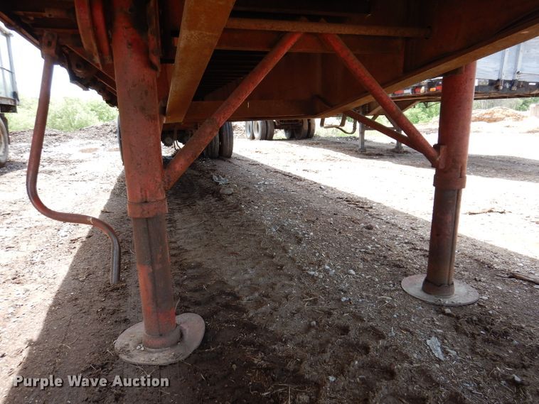 image for item IQ9521 1983 Utility FS2CH  side curtain trailer