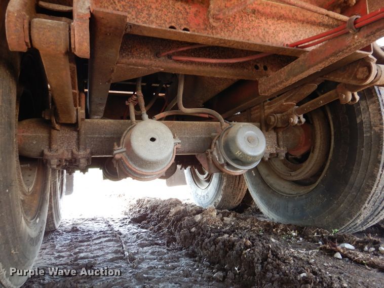 image for item IQ9521 1983 Utility FS2CH  side curtain trailer