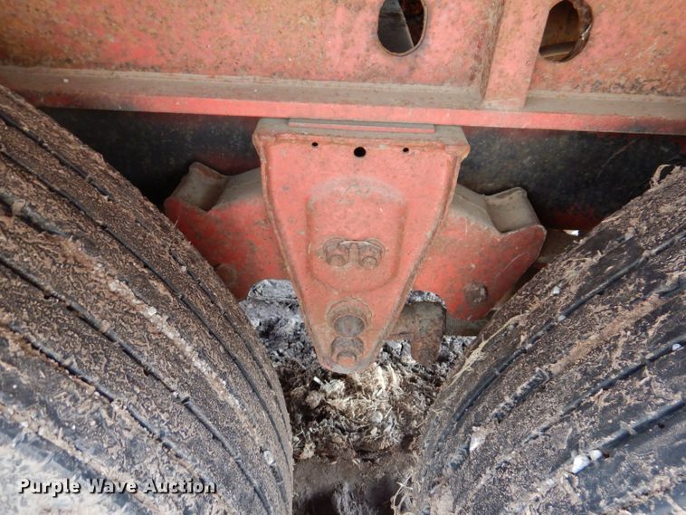 image for item IQ9521 1983 Utility FS2CH  side curtain trailer