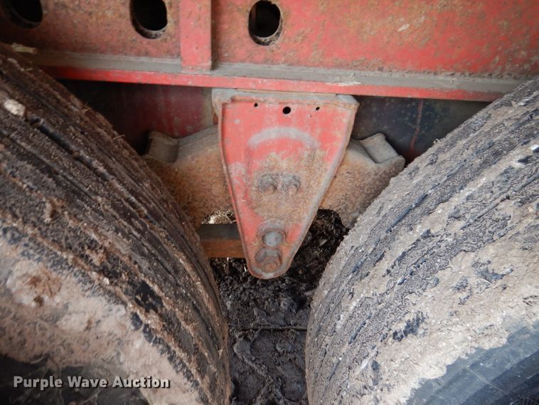 image for item IQ9521 1983 Utility FS2CH  side curtain trailer