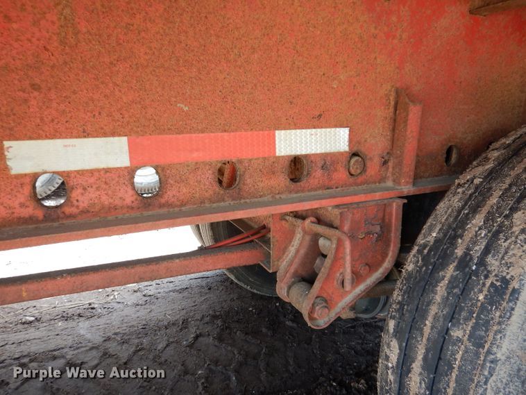 image for item IQ9521 1983 Utility FS2CH  side curtain trailer