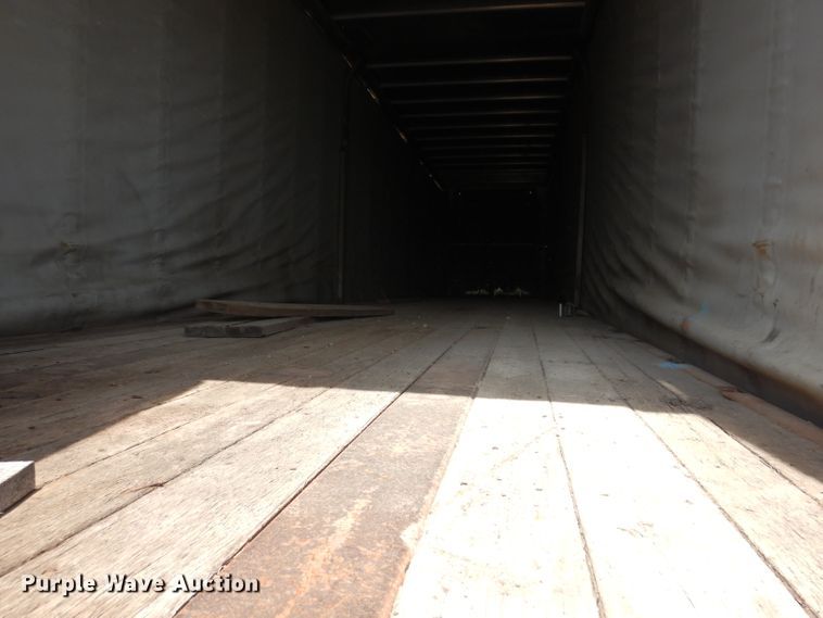 image for item IQ9521 1983 Utility FS2CH  side curtain trailer